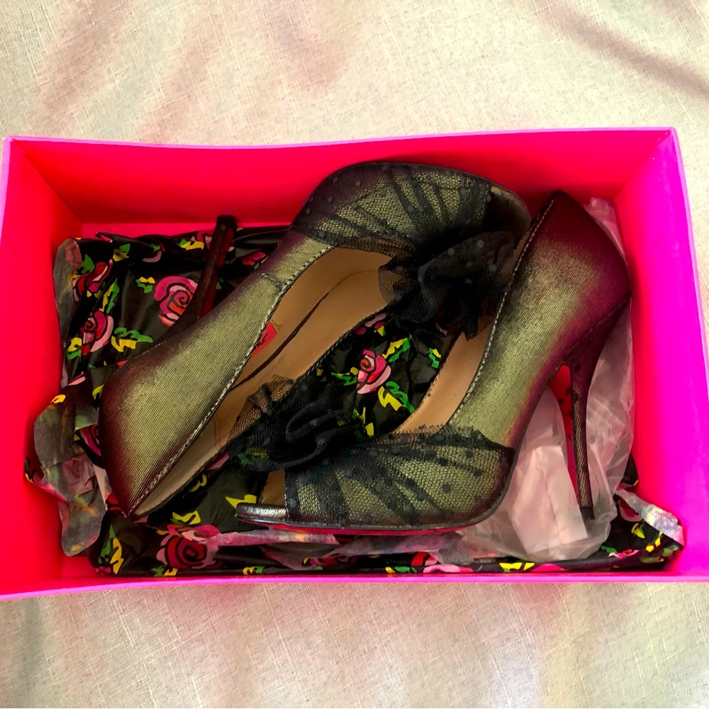 Betsey Johnson Pewter Bow Heels